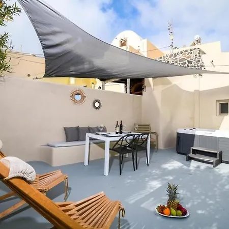 Premium Santorini 1 Bedroom Jacuzzi Underground Private Jacuzzi And Lovely Outdoor Space *