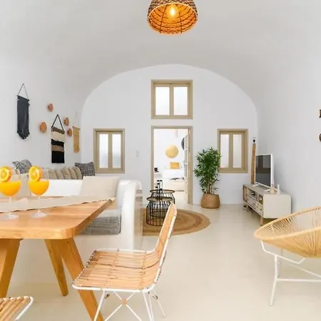 Premium Santorini 1 Bedroom Jacuzzi Underground Private Jacuzzi And Lovely Outdoor Space Fira (Santorini)