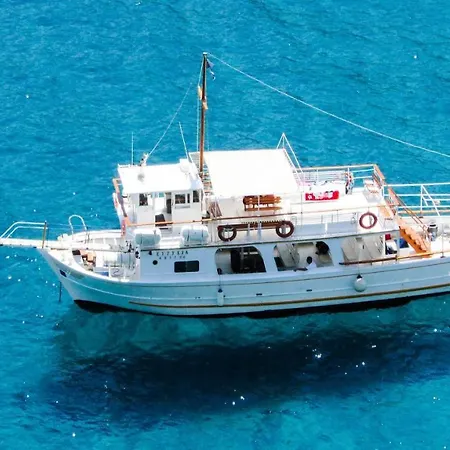 Premium Santorini 1 Bedroom Jacuzzi Underground Private Jacuzzi And Lovely Outdoor Space * 费拉